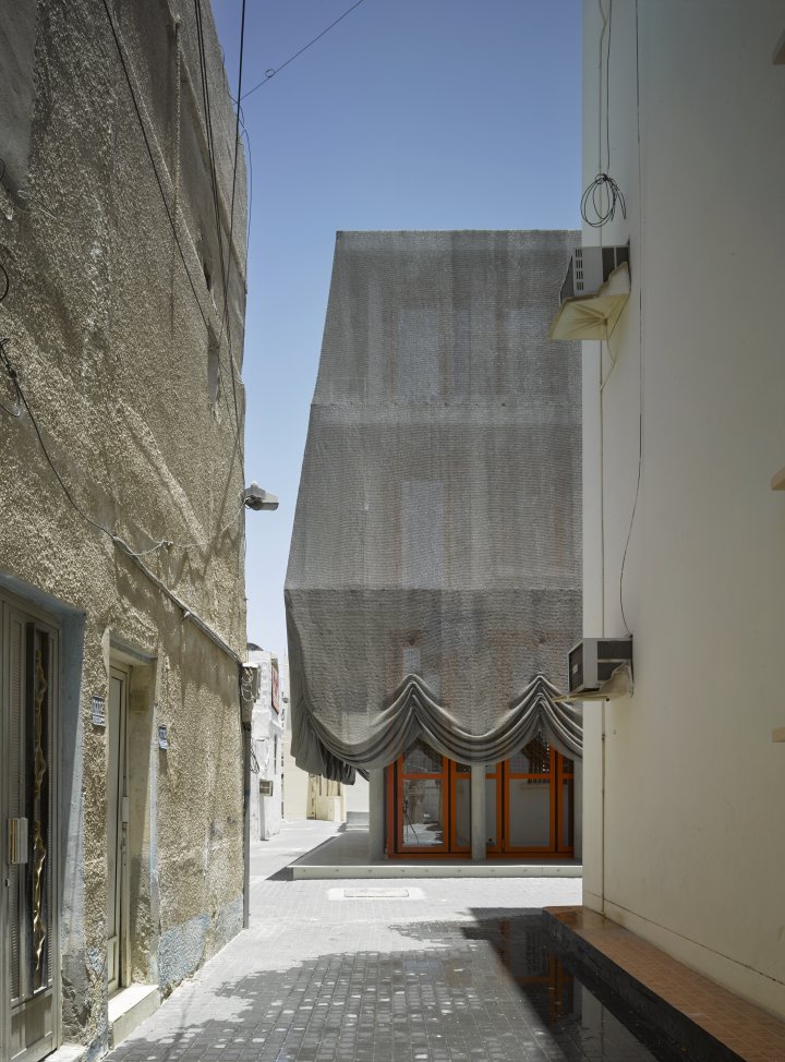 126 Dar1 Photobp 25 Pub File 35 Cm High Adobe Rgb 98